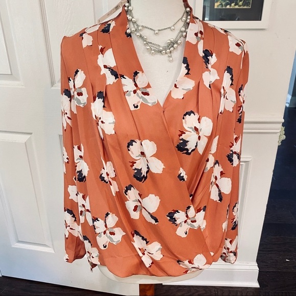 Ann Taylor Factory Tops - NWT Ann Taylor Factory Petite Floral Wrap Blouse *Host Pick*💗🎉